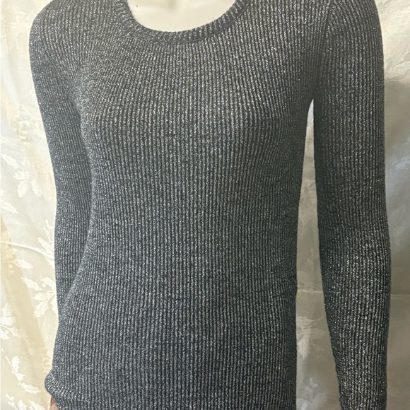 Vintage Eccobay Silver Crew Neck Sweater with Ribbed Texture - Picture 2 of 8